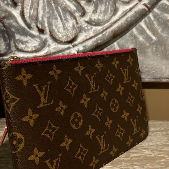 LV Signature wristlet - Picture 2 of 7